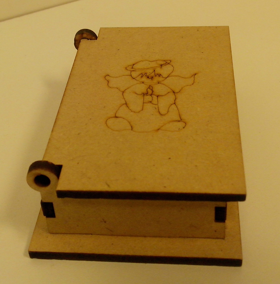 Caja librito con bisagra y grabado de �ngel